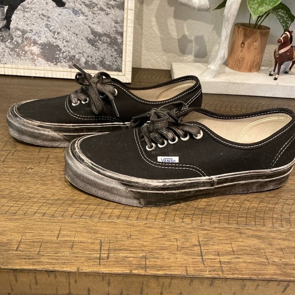 Vans rare Black and Gray Canvas Sneakers - Picture 2 of 6